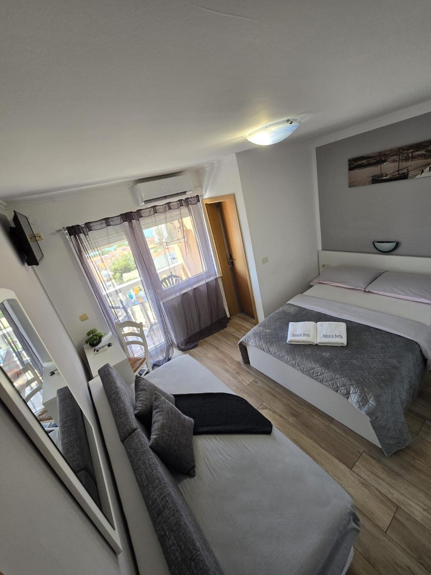 Guest House Berto Crikvenica Eksteriør bilde